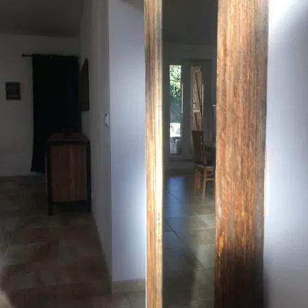 La Maison De Salavas Apartamento *